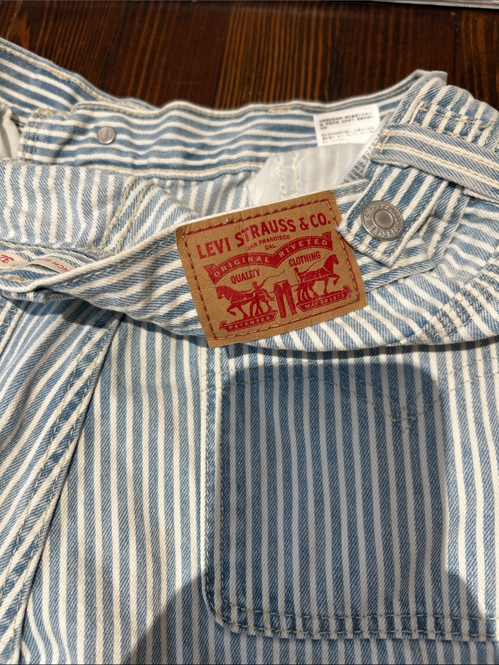 Levi's Blue and White Striped Denim cinch baggy - Picture 4 of 7